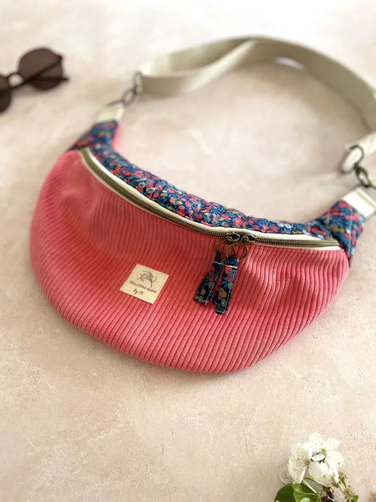Sac banane en velours corail et Liberty Wilthshire Navy blue matelassé