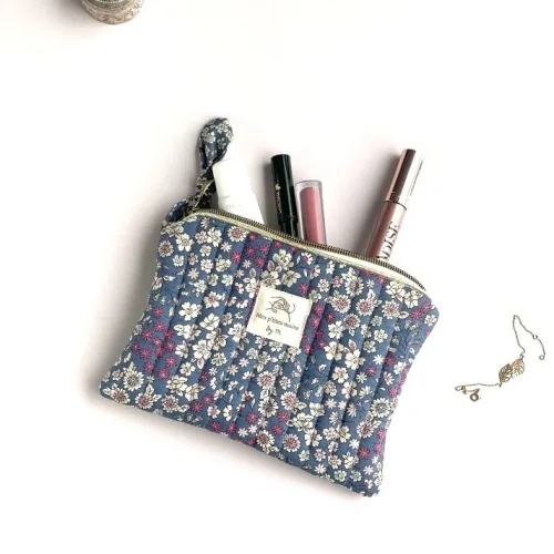 Pochette plate matelassée fleurie