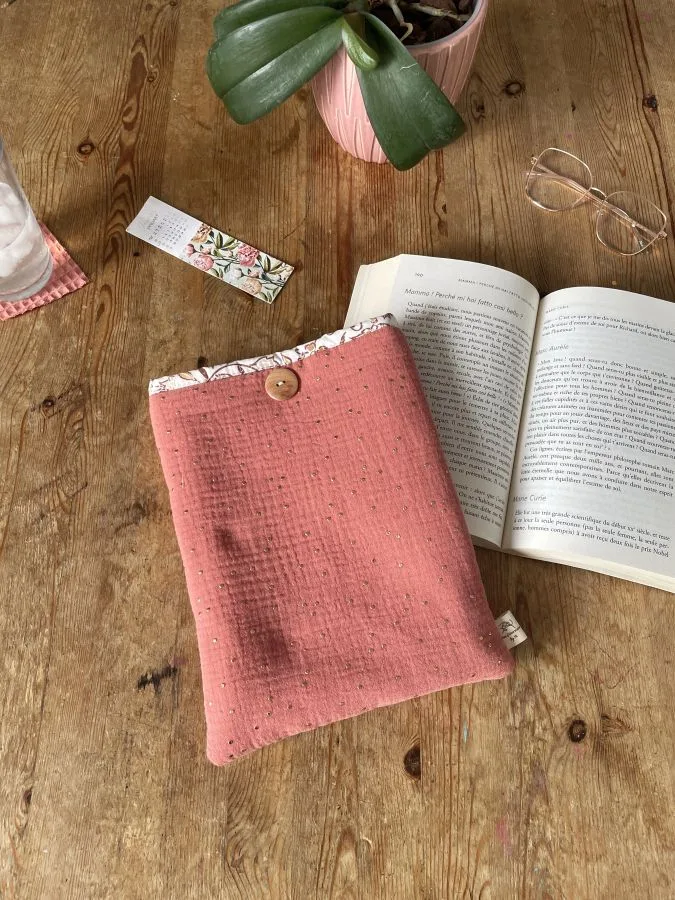 pochette à livre grand format rose pois dorés