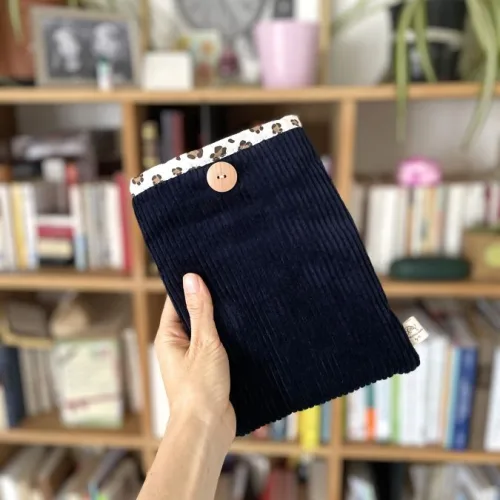 Pochette à livre velours marine