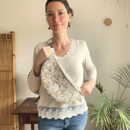 Sac banane matelassé fleuri indien jaune