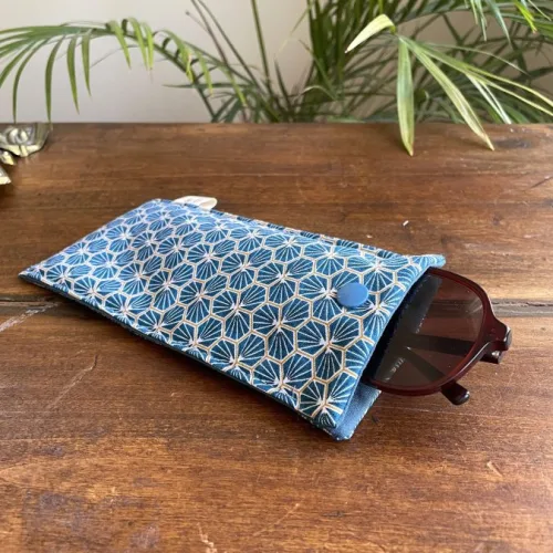Etui à lunettes bleu motif géométrique