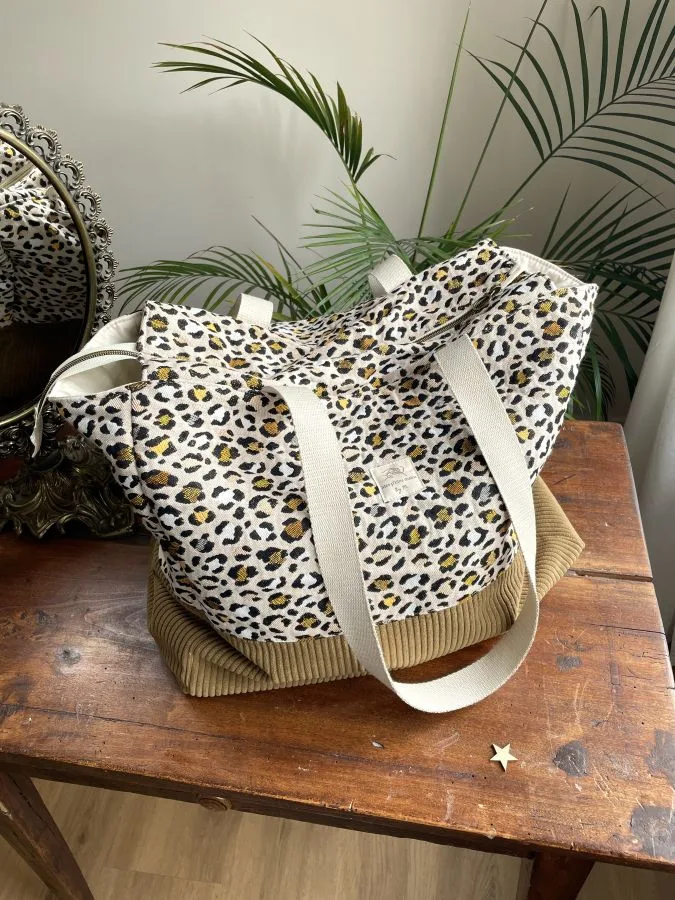 sac week-end ou de voyage en jacquard léopard et velours kaki clair