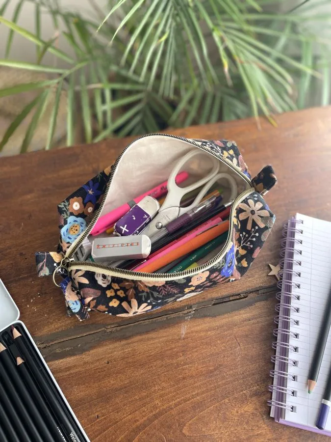 Trousse d'école velours fleuri Olga – Image 3