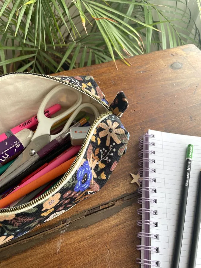 Trousse d'école velours fleuri Olga – Image 4