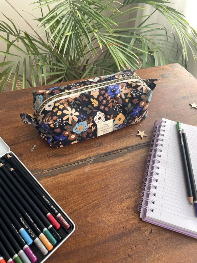 Trousse d'école velours fleuri Olga – Image 5