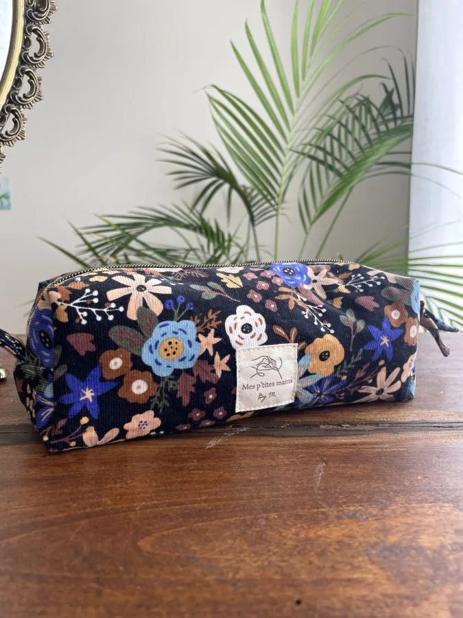 trousse de bureau e velours noir et motif fleuri aux couleurs d'automne