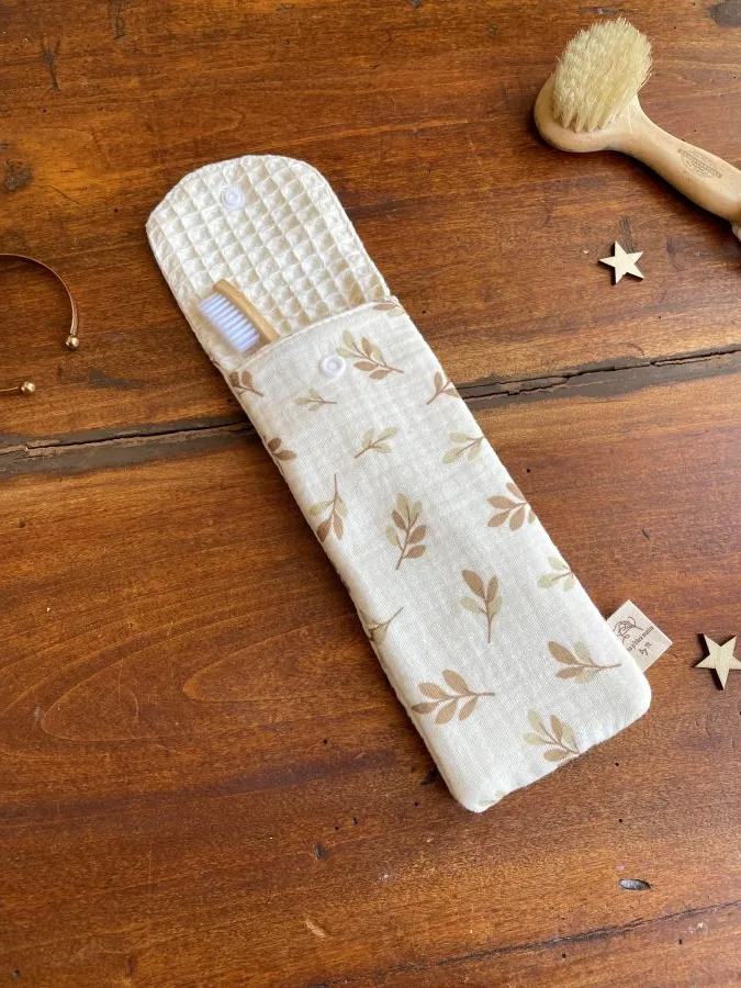 pochette brosse à dents blanche aux feuilles d'automne
