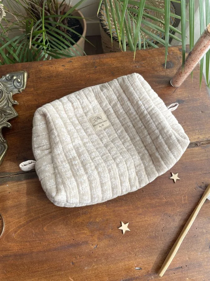 trousse de toilette beige imprimé petites feuilles blanches en double gaze