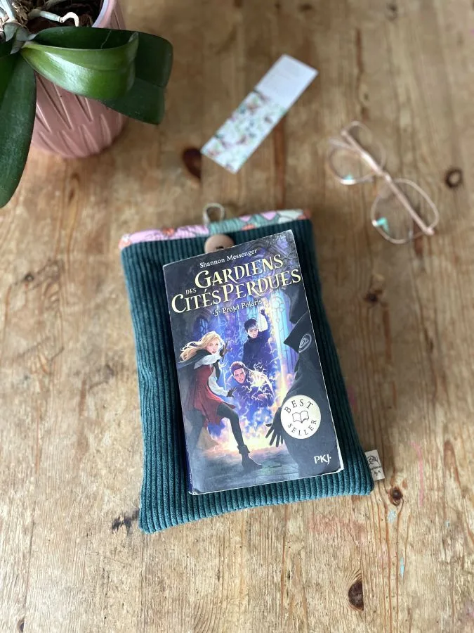 Pochette à livre Velours vert et grandes fleurs – Image 2