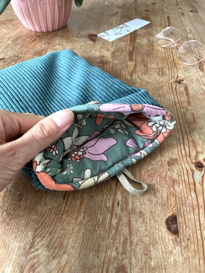 Pochette à livre Velours vert et grandes fleurs – Image 3