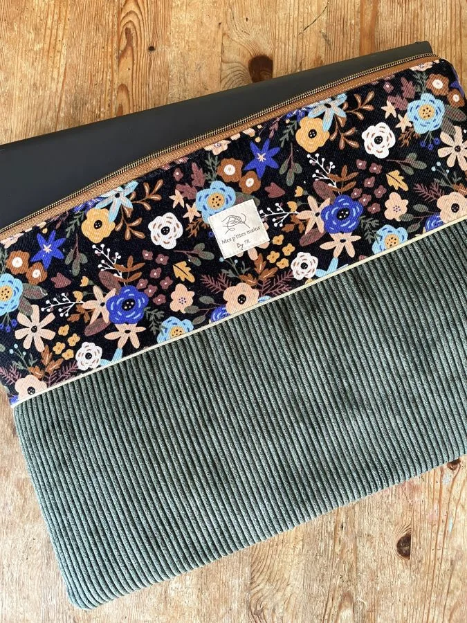 Housse ordinateur velours fleuri – Image 2